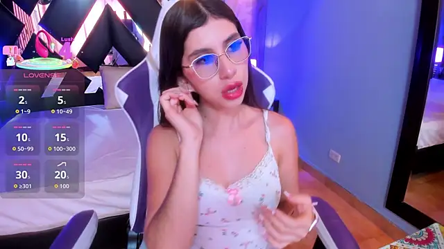 Snapshot of Emma_Petiite chatting on January 2026 06:42:02 PM Emma Petiite online show from January 2026 06:42:02 PM