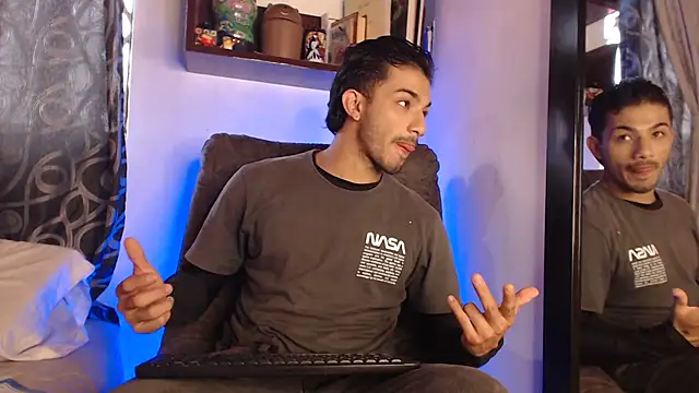 ArturoCardona  online show from April 2026 12:06:02 PM