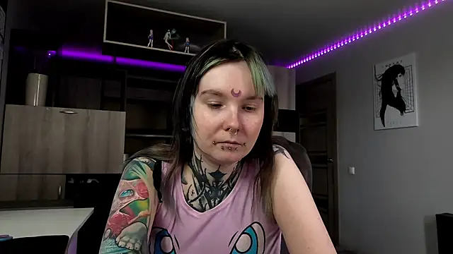 Snapshot of HighelikeGirl chatting on April 2026 12:10:01 PM HighelikeGirl online show from April 2026 12:10:01 PM