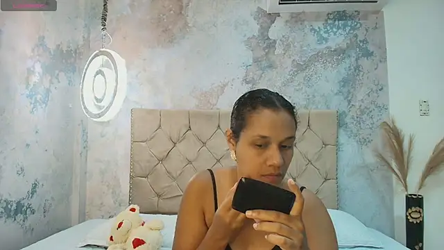 Snapshot of DarcyMooree chatting on October 2025 12:36:02 PM DarcyMooree online show from October 2025 12:36:02 PM