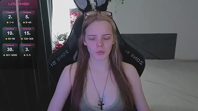 Luna Navy online show from October 2025 09:06:02 AM