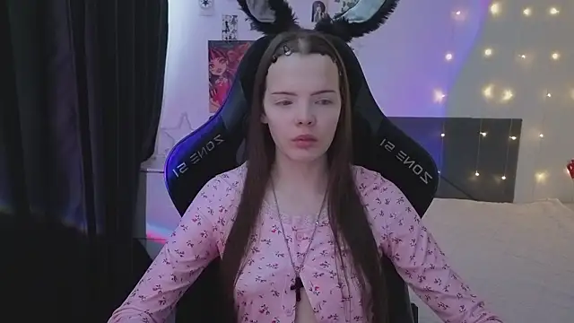 Luna Navy online show from February 2026 07:15:01 AM