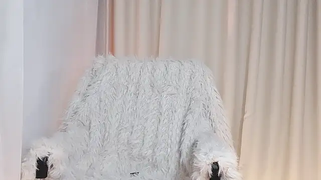 Snapshot of Vessi-babe chatting on December 2025 01:16:01 PM Vessi-babe online show from December 2025 01:16:01 PM