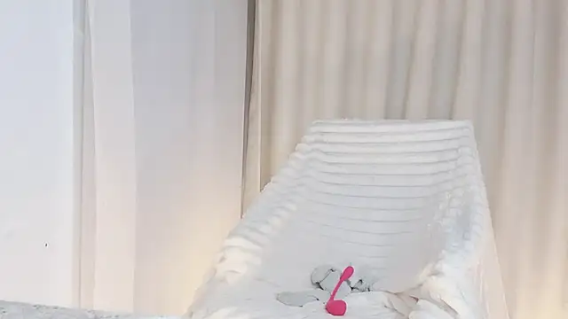 Snapshot of Vessi-babe chatting on December 2025 02:22:01 PM Vessi-babe online show from December 2025 02:22:01 PM