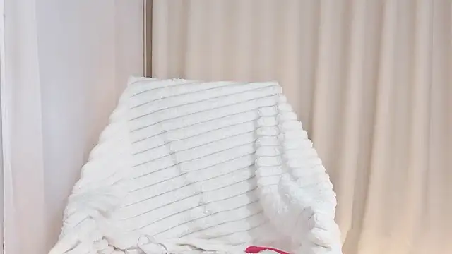 Snapshot of Vessi-babe chatting on December 2025 05:25:01 AM Vessi-babe online show from December 2025 05:25:01 AM