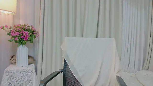 Snapshot of Vessi-babe chatting on June 2026 02:28:02 PM Vessi-babe online show from June 2026 02:28:02 PM
