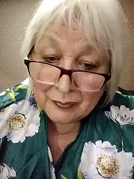 Alexia64231 online show from November 2025 05:02:01 PM