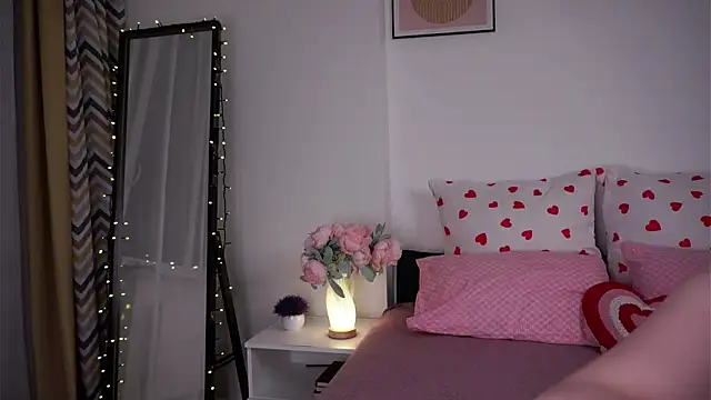 SusannaScholler online show from April 2026 11:00:01 PM