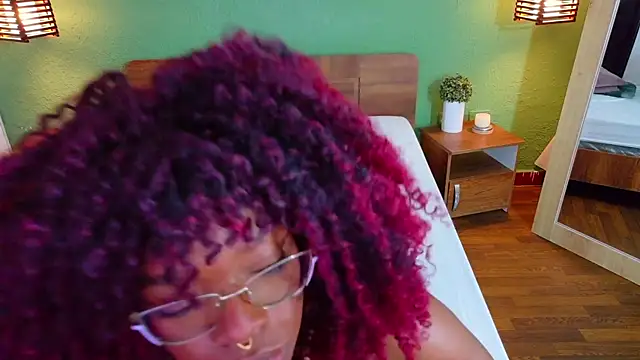 Snapshot of Chocolatte_dreams chatting on October 2025 01:54:01 PM Chocolatte dreams online show from October 2025 01:54:01 PM