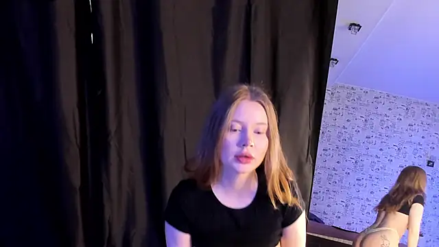 Snapshot of Lillie_Berry chatting on October 2025 04:43:01 AM Lillie Berry online show from October 2025 04:43:01 AM