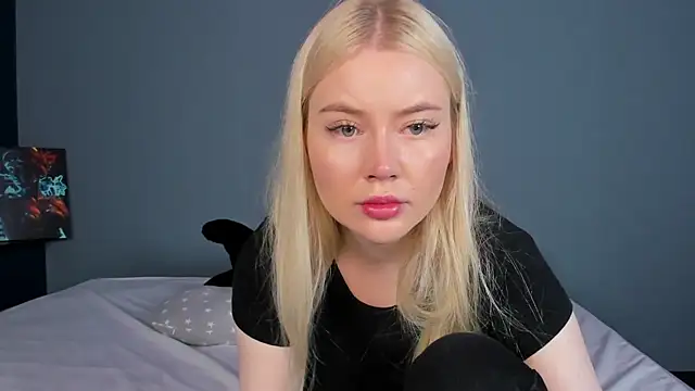 Snapshot of Lillie_Berry chatting on June 2026 04:17:02 AM Lillie Berry online show from June 2026 04:17:02 AM
