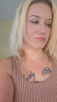 RhondaRump online show from November 2025 05:35:01 PM