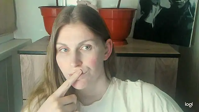 JuliaMuuun online show from May 2026 09:45:01 PM