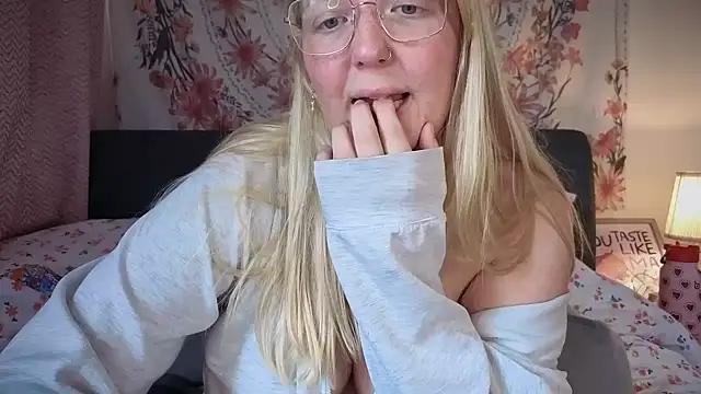 Daisyxoxo  online show from September 2025 08:37:01 AM