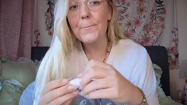 Daisyxoxo  online show from November 2025 09:41:01 AM