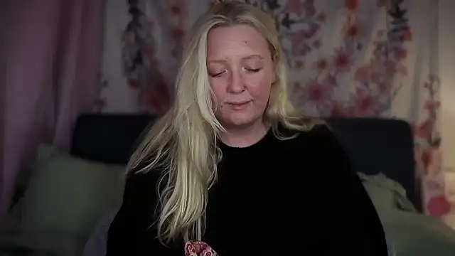 Daisyxoxo  online show from February 2026 09:18:01 PM