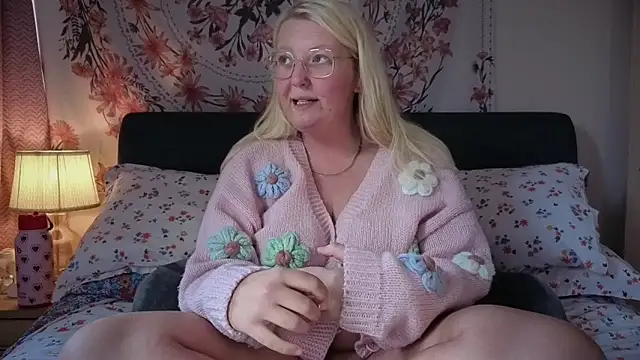 Snapshot of Daisyxoxo_ chatting on June 2026 08:57:01 AM Daisyxoxo online show from June 2026 08:57:01 AM