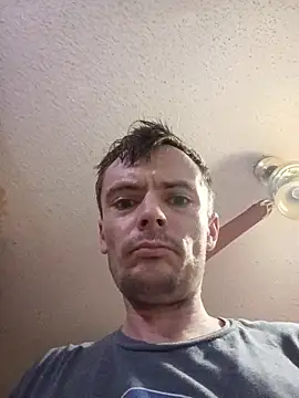 Snapshot of RichardW chatting on November 2025 08:09:01 AM RichardW online show from November 2025 08:09:01 AM