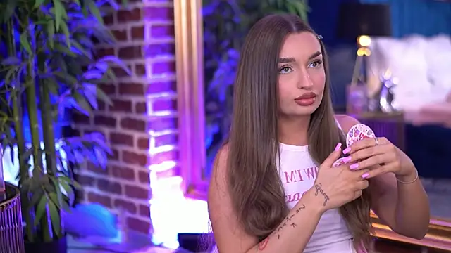 MillaSerene online show from November 2025 06:14:02 AM