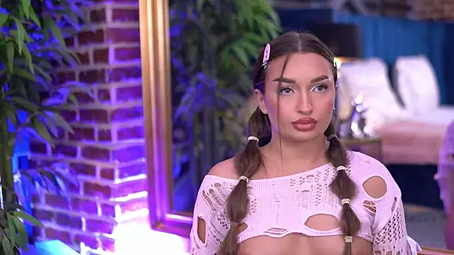 MillaSerene online show from November 2025 06:46:01 AM