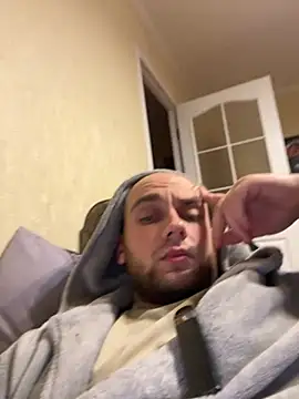 Snapshot of LuckyGirlfriends chatting on October 2025 08:35:01 PM LuckyGirlfriends online show from October 2025 08:35:01 PM