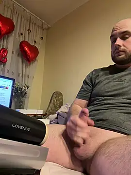 Snapshot of LuckyGirlfriends chatting on April 2026 09:57:02 PM LuckyGirlfriends online show from April 2026 09:57:02 PM