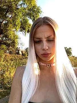 FavoriteKira online show from September 2025 02:40:01 PM