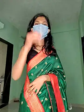 Shivani2002 online show from February 2026 01:32:01 AM