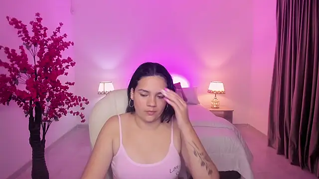 karlie small online show from December 2025 11:50:01 AM