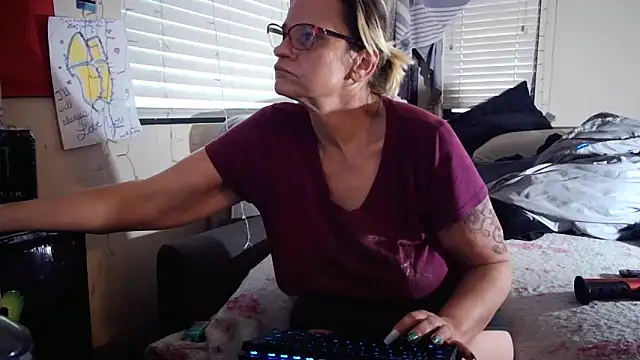 Snapshot of PremiumKitty chatting on February 2026 01:04:02 AM PremiumKitty online show from February 2026 01:04:02 AM