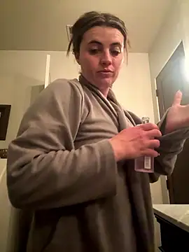 Snapshot of M1l3yD3w chatting on January 2026 02:06:02 AM M1l3yD3w online show from January 2026 02:06:02 AM