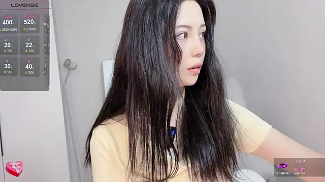 Snapshot of Amy-i chatting on May 2026 01:30:02 PM Amy-i online show from May 2026 01:30:02 PM