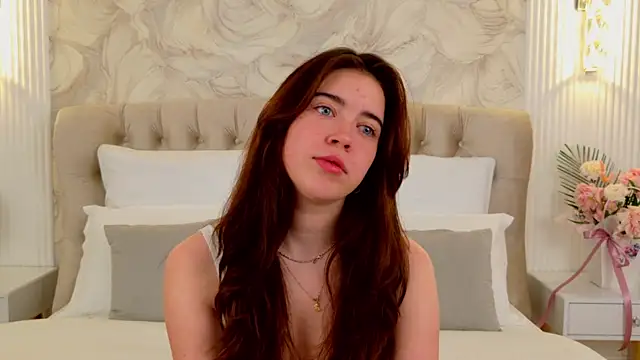 Snapshot of KimberlyBond chatting on September 2025 04:39:01 PM KimberlyBond online show from September 2025 04:39:01 PM