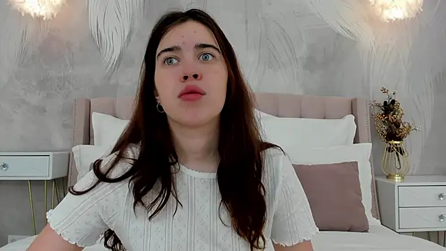 Snapshot of KimberlyBond chatting on September 2025 03:06:01 PM KimberlyBond online show from September 2025 03:06:01 PM