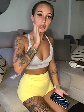 Snapshot of Rosieredxox chatting on September 2025 07:35:02 AM Rosieredxox online show from September 2025 07:35:02 AM