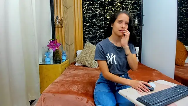 MiaCours online show from March 2026 03:19:02 PM