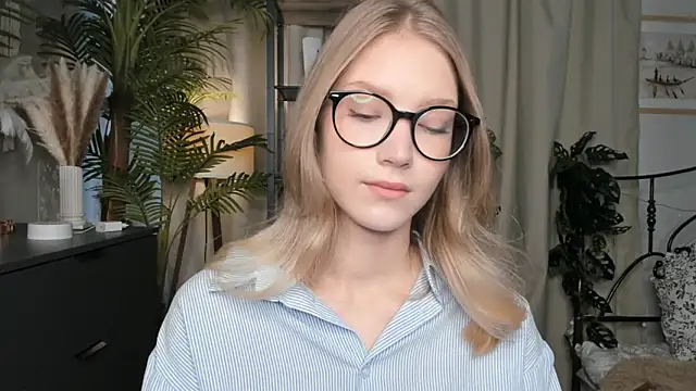 ChinBonnell online show from October 2025 05:43:02 AM