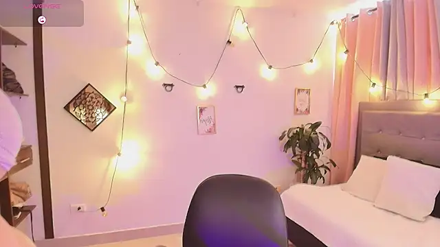 Seraphyne666 online show from November 2025 07:25:01 PM