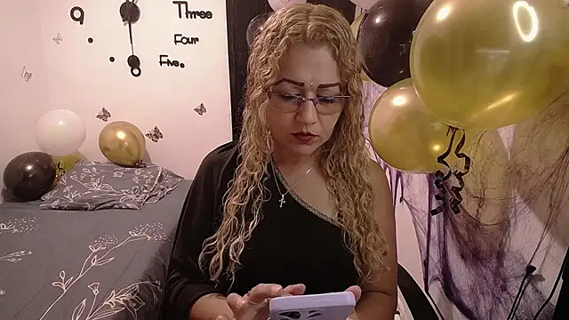 Skarleth Diaz online show from November 2025 04:12:02 AM