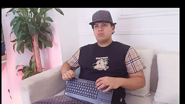 Naim Bennetsex online show from November 2025 06:31:01 PM