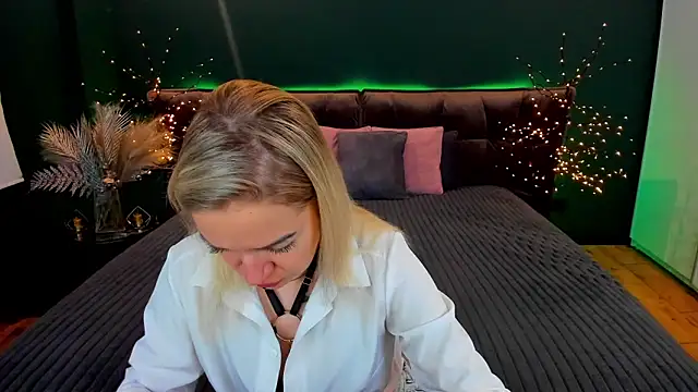 Anna Snows online show from September 2025 12:05:02 PM