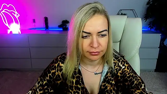 Anna Snows online show from September 2025 06:42:01 PM