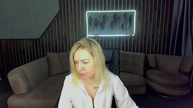 Anna Snows online show from October 2025 05:39:02 AM