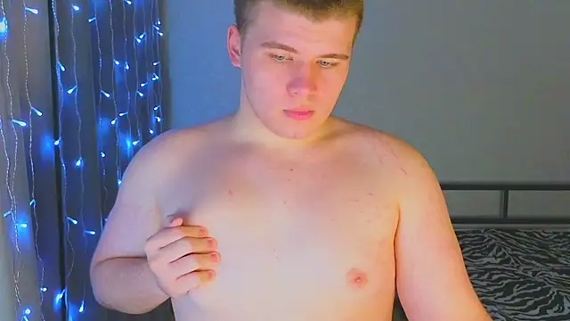 kittenmurr online show from December 2025 08:38:02 PM