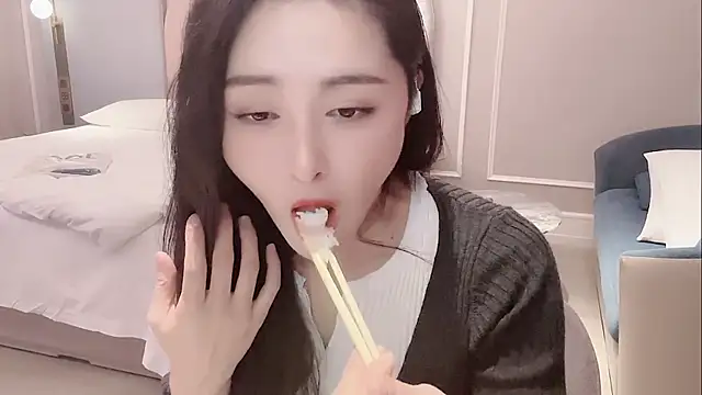 Ianxuan online show from November 2025 12:45:02 PM