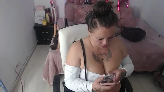 Snapshot of patty_squirt_ chatting on April 2026 11:34:01 AM patty squirt online show from April 2026 11:34:01 AM