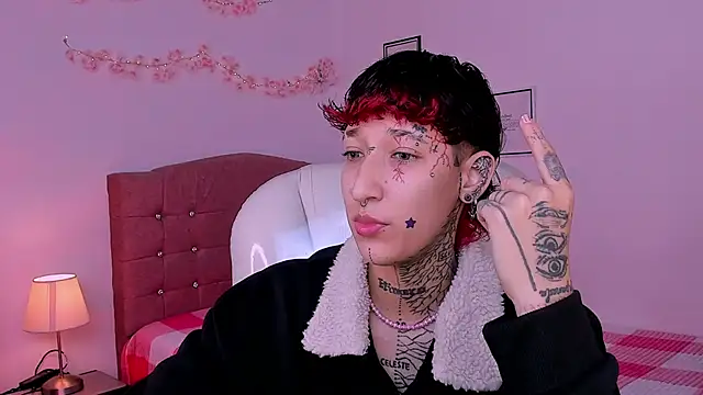 Snapshot of Luci_Rose chatting on February 2026 02:35:01 PM Luci Rose online show from February 2026 02:35:01 PM