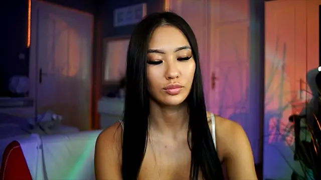 Snapshot of SyrenAsia chatting on November 2025 08:42:02 PM SyrenAsia online show from November 2025 08:42:02 PM