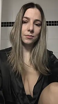 Snapshot of evafolver chatting on December 2025 07:10:01 PM evafolver online show from December 2025 07:10:01 PM