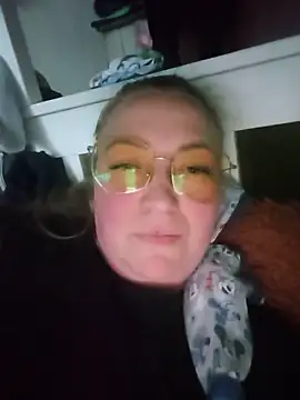 Kiss Eva online show from May 2026 04:47:02 PM